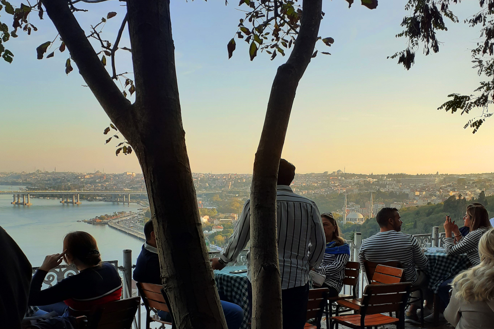 Истанбул и Пеещите фонтани - Хълма и едноименното кафене &bdquo;Пиер Лоти&ldquo;, Истанбул, Турция - The hill and the eponymous Pierre Loti cafe, Istanbul, Turkey